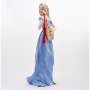 WOMAN PLAYING THE MANDOLIN